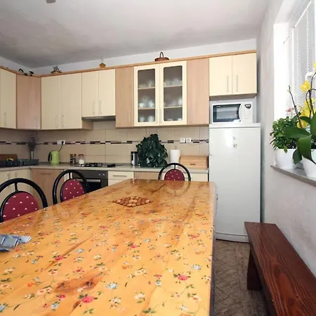 Appartamento 4 Bedroom In Tisno