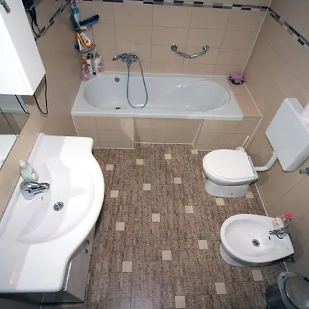 דירה 4 Bedroom In *