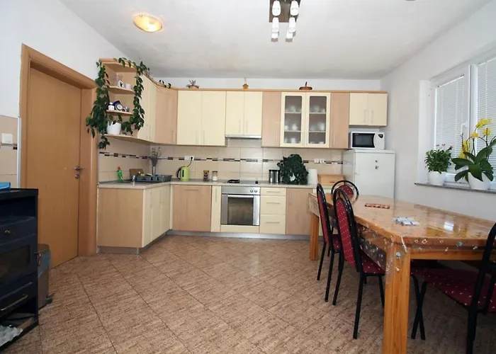 4 Bedroom In Apartman Tisno