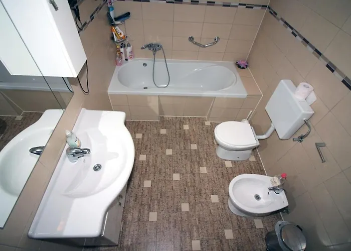 דירה 4 Bedroom In *