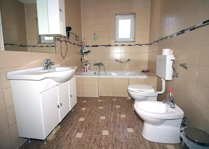 דירה 4 Bedroom In